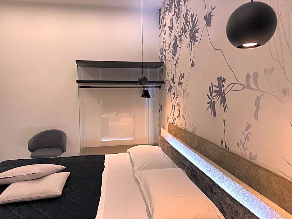 Photo 1 of 15 of Suite, Jacuzzi®
