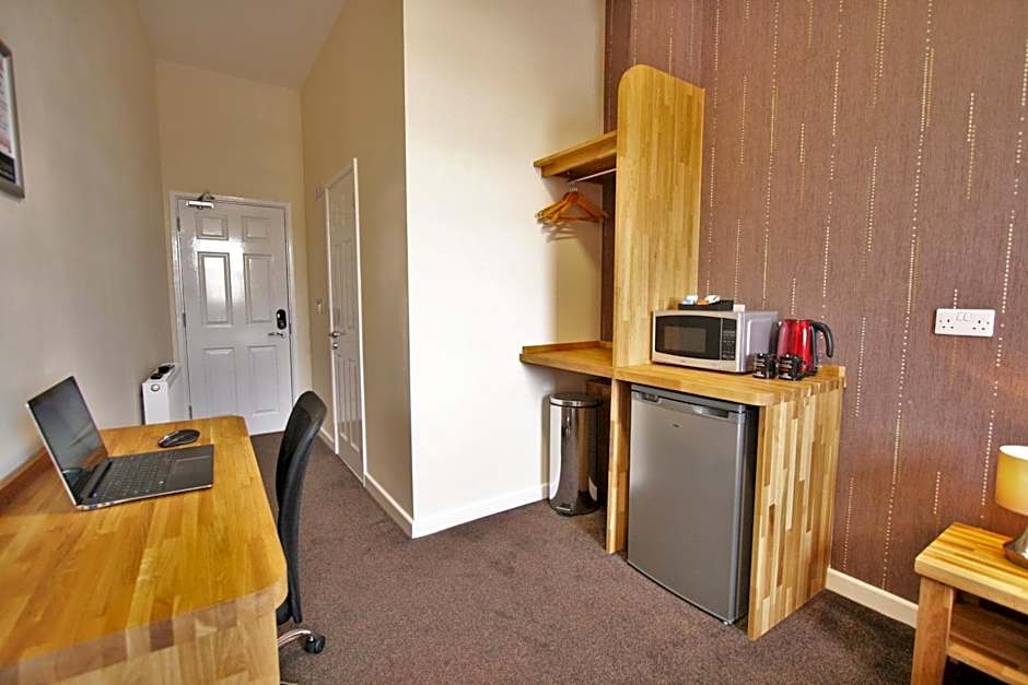 Central Hotel Gloucester by RoomsBooked