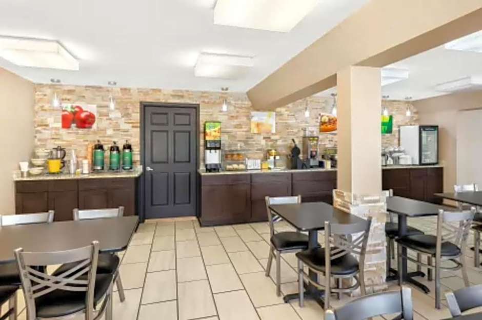 Quality Inn Cleveland Airport