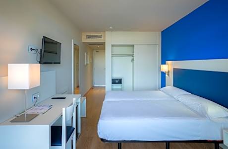 Triple Room (2 Adults + 1 Child)