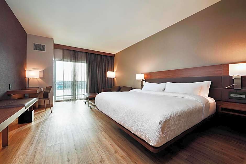 AC Hotel by Marriott Cincinnati at The Banks