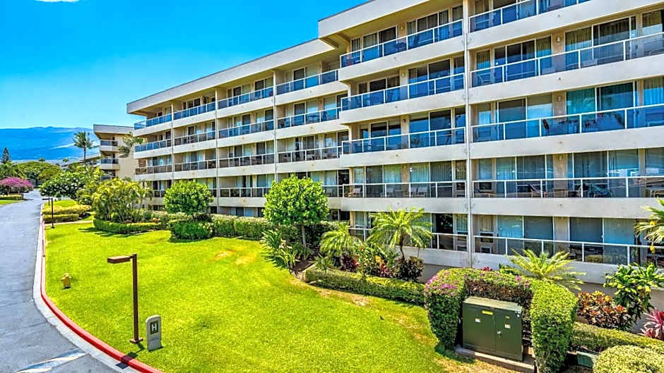 Walk to Beach from this Renovated Studio with King Bed and Resort-Level Amenities