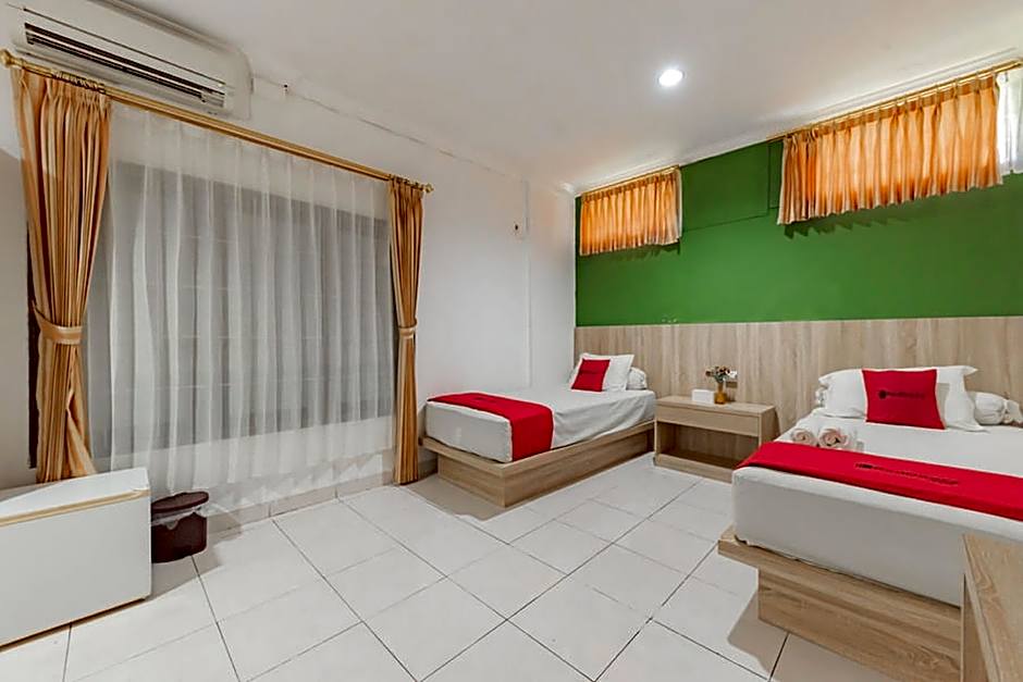 RedDoorz Syariah near Taman Bekapai 2
