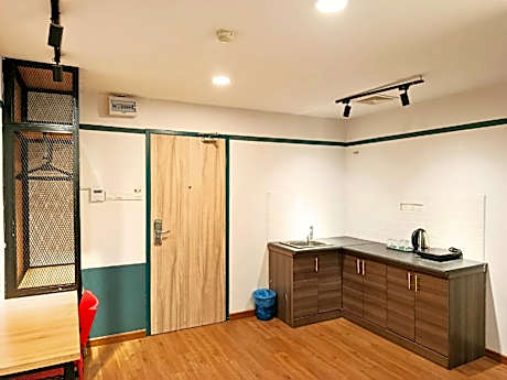 Family Room (3 Adults)