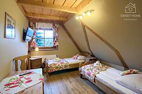 Standard Twin Room with Mountain View