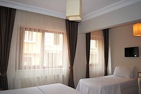 Family Room (2 Adults + 2 Children)