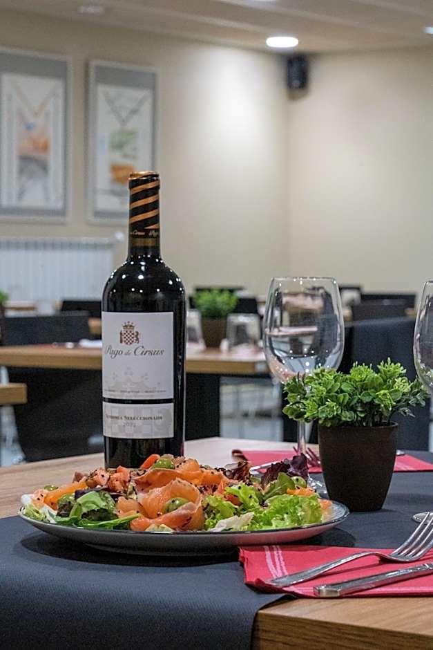 Hotel y Apartamentos SNO Isaba