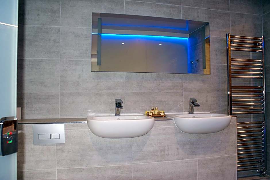 The Avenue Hotel Ltd