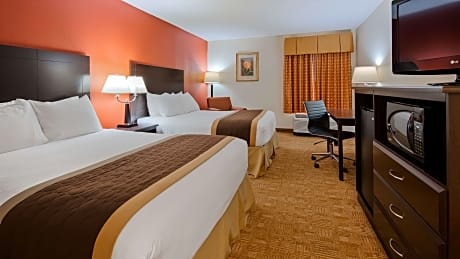 2 Queen Beds Non-Smoking Microwave And Refrigerator Wi-Fi Full Breakfast