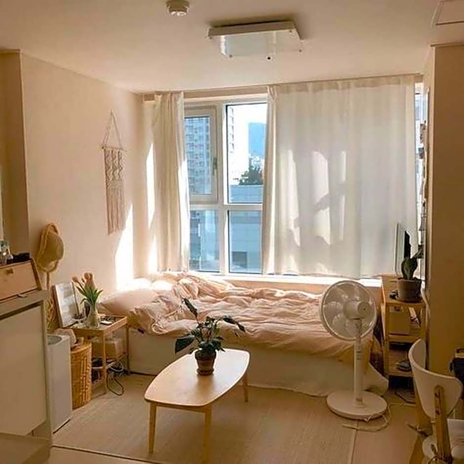 Sleep with Me Bangkok - BTS Phra Khanong