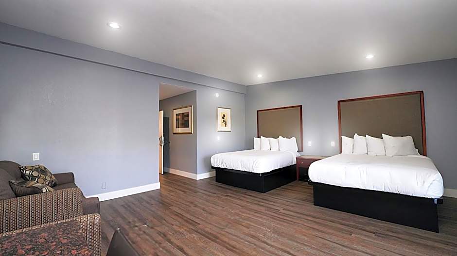 SeaSide Inn & Suites
