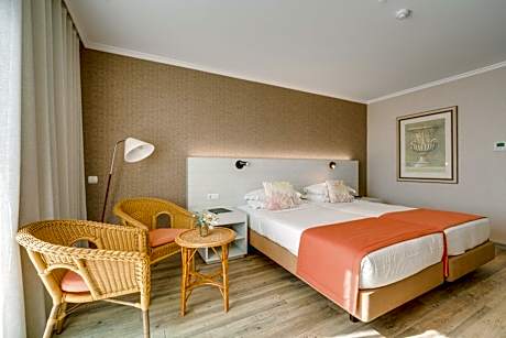Twin Room with Sea View and Balcony