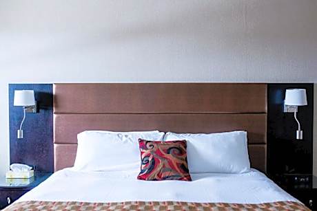 Deluxe King Room with Harbor View