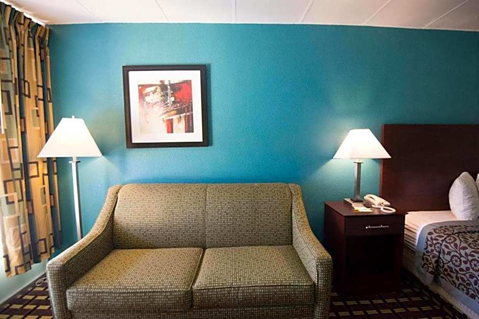 Days Inn by Wyndham Fort Wright Cincinnati Area