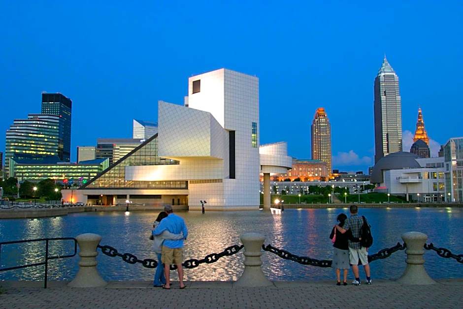 Crowne Plaza Cleveland Airport By IHG