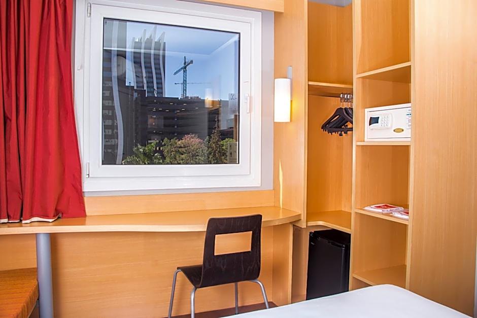 ibis Asuncion