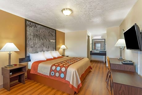 1 King Bed Non-Smoking