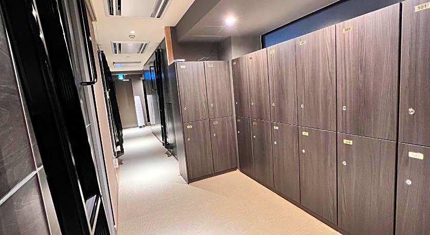Capsule Hotel Suzumoriya 