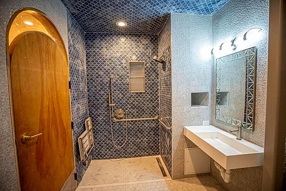 Social Stays - Santa Barbara's FIRST hostel on State Street