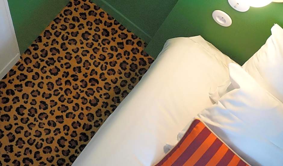 Hotel Ours Blanc - Place Victor Hugo