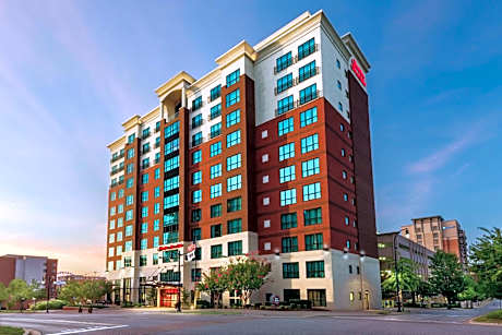 Hampton Inn By Hilton & Suites National Harbor/Alexandria Area