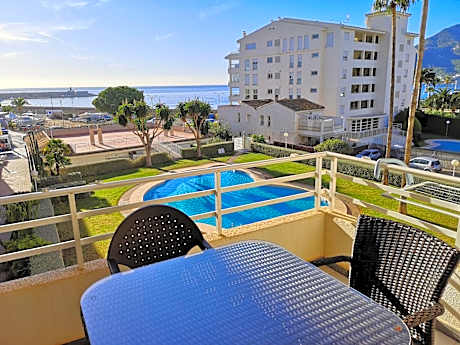 Acogedor apartamento frente al mar con piscina