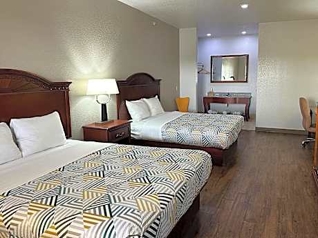 2 Queen Beds | Mobil Access Tub Nsmk Micfridg