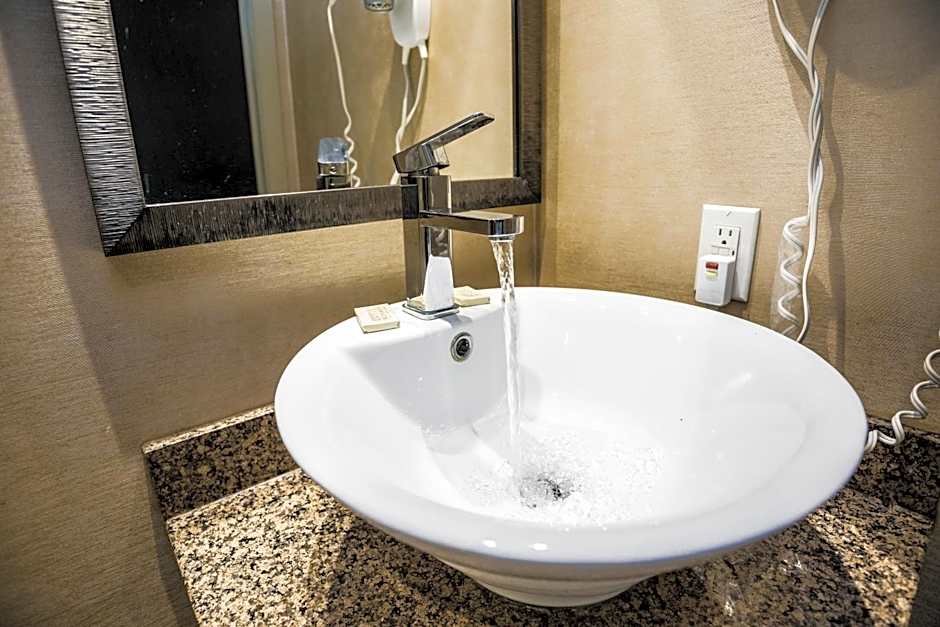 Mississauga Gate Inn