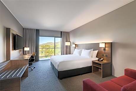 Premier King Suite with Mountain View