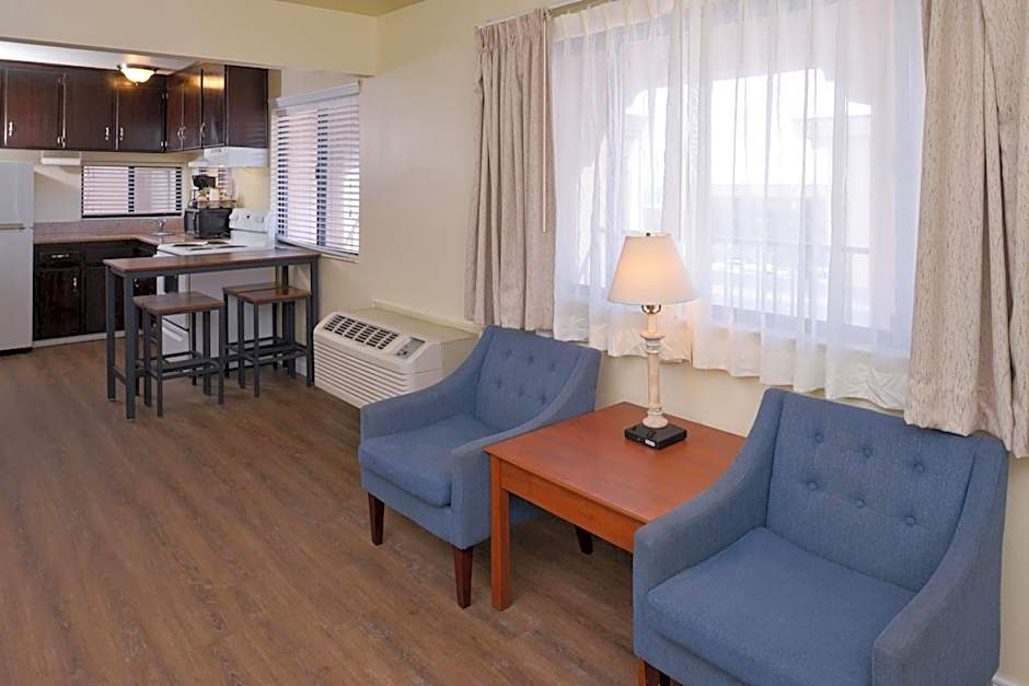 Edgewater Inn and Suites