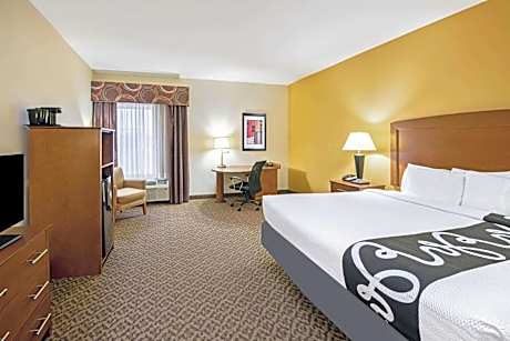 Deluxe King Room with Mobility/Hearing Impaired Access - Non-Smoking