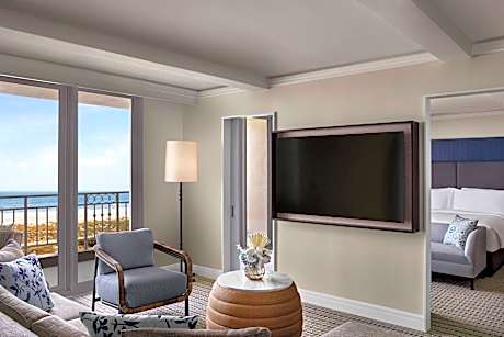 Fire Table Suite, 1 Bedroom Suite, 1 King, Sofa Bed, Oceanfront, Ground Floor, Fireplace