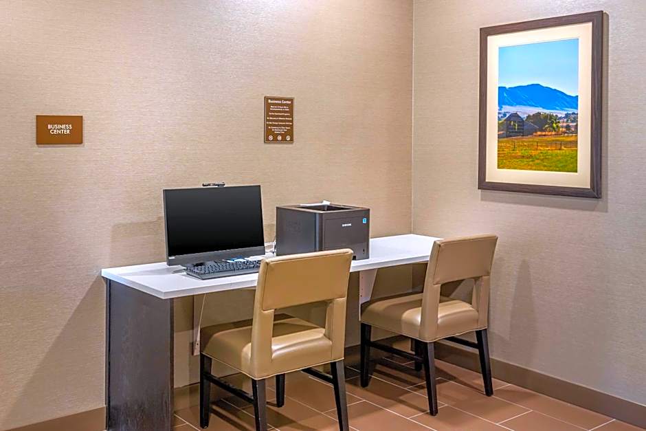 Comfort Inn & Suites Logan Near University