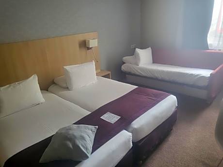 Double Room with 1 Junior Bed (Up To 10 Years)