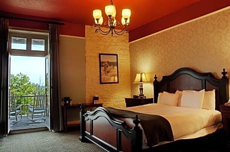 premium single room, 1 king bed, resort view