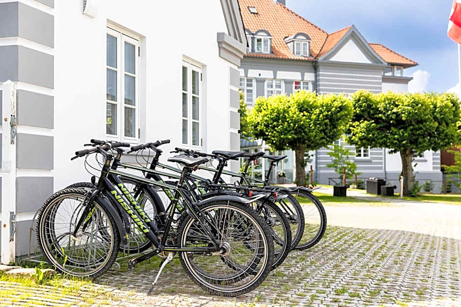 Sixtus Sinatur Hotel & Konference