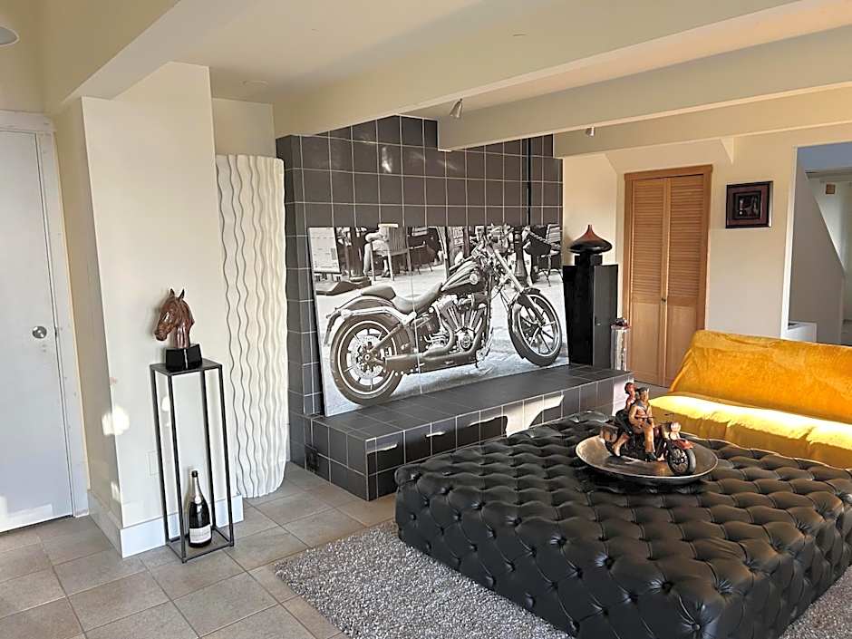 Cypress: Private Bedroom/Bathroom/Office, with Shared Pool, Hot tub