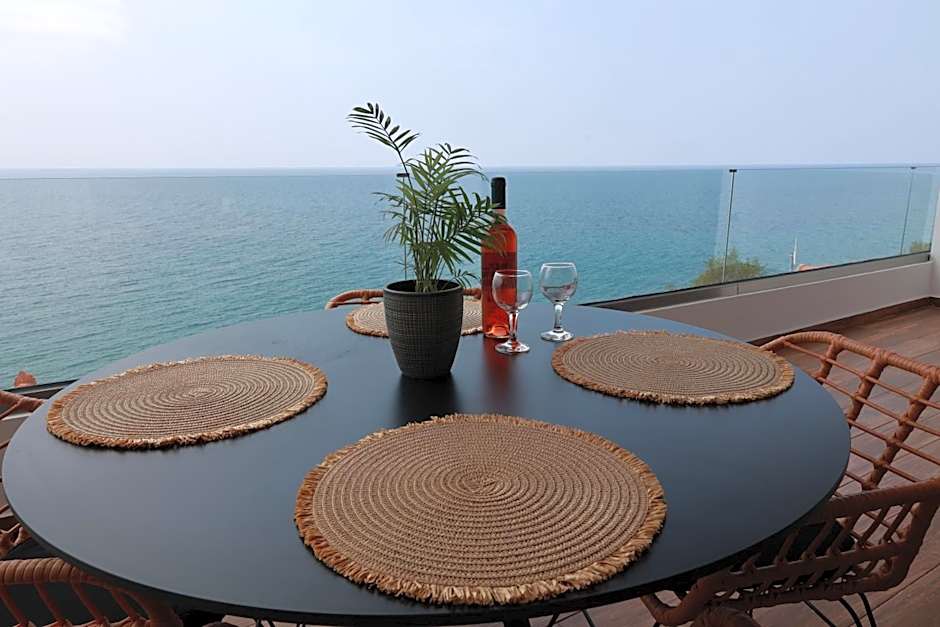 Paris-Irini Studios And Apartments