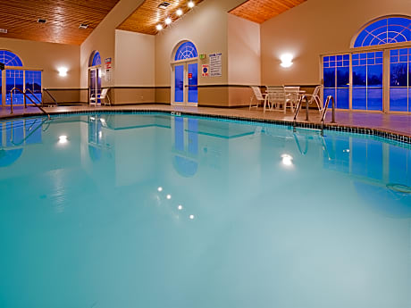 Country Inn & Suites by Radisson, Chippewa Falls, WI