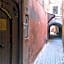 Riad Le J