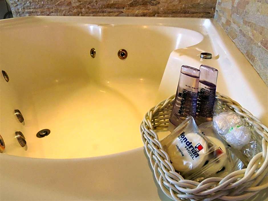 Mondrian Suite Hotel