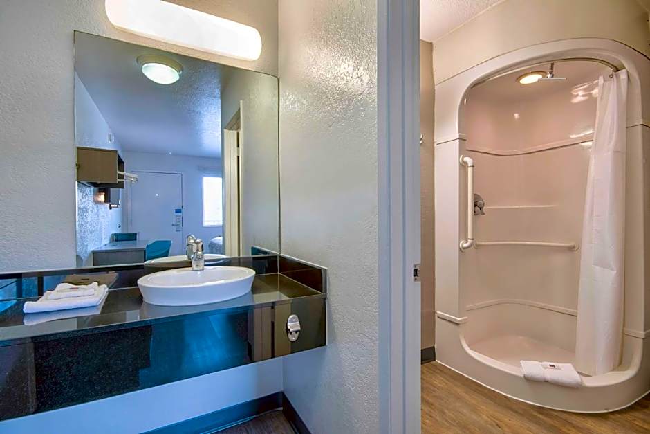 Studio 6 Albuquerque NM Midtown