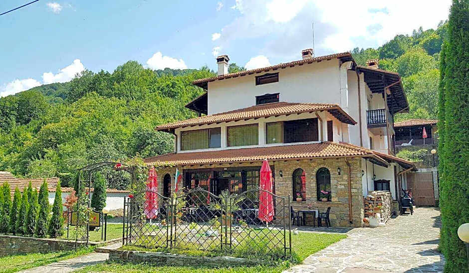 Family Hotel Chiflik Hills