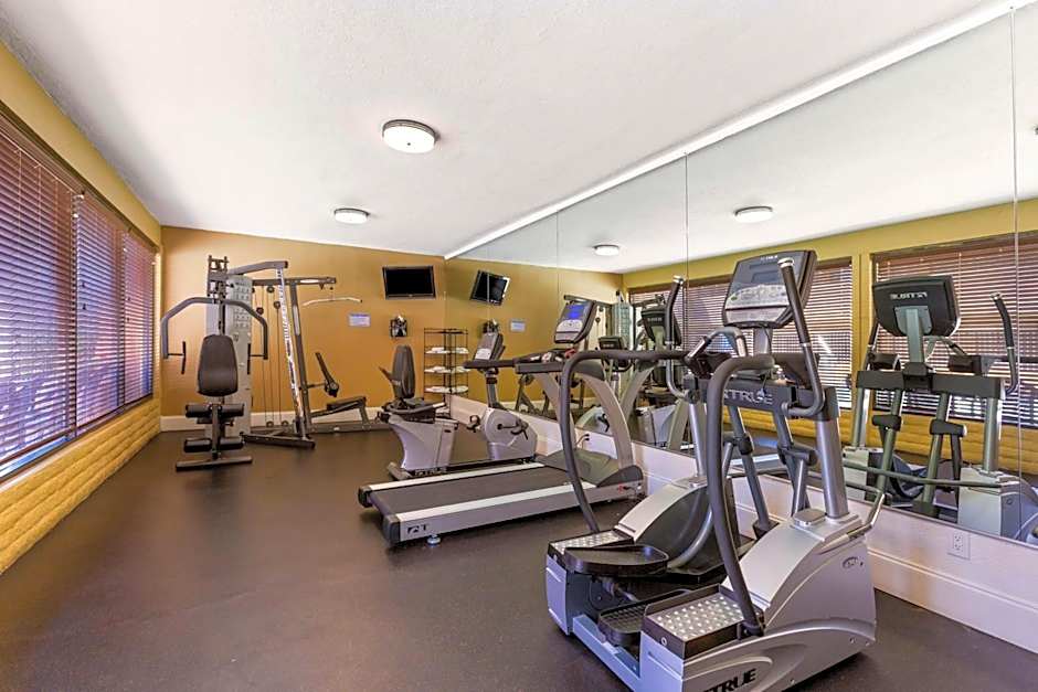 Royal Sun Inn & Suites