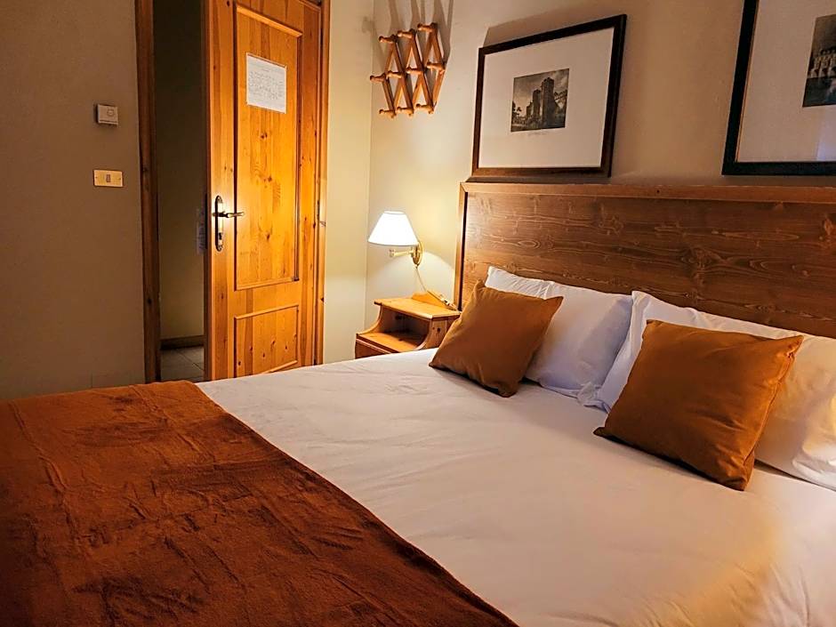 Photo 1 of 4 of Double Room