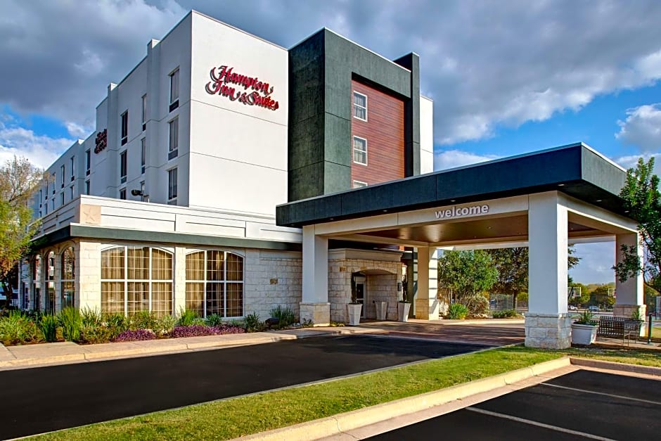 Hampton Inn By Hilton And Suites Austin-Airport
