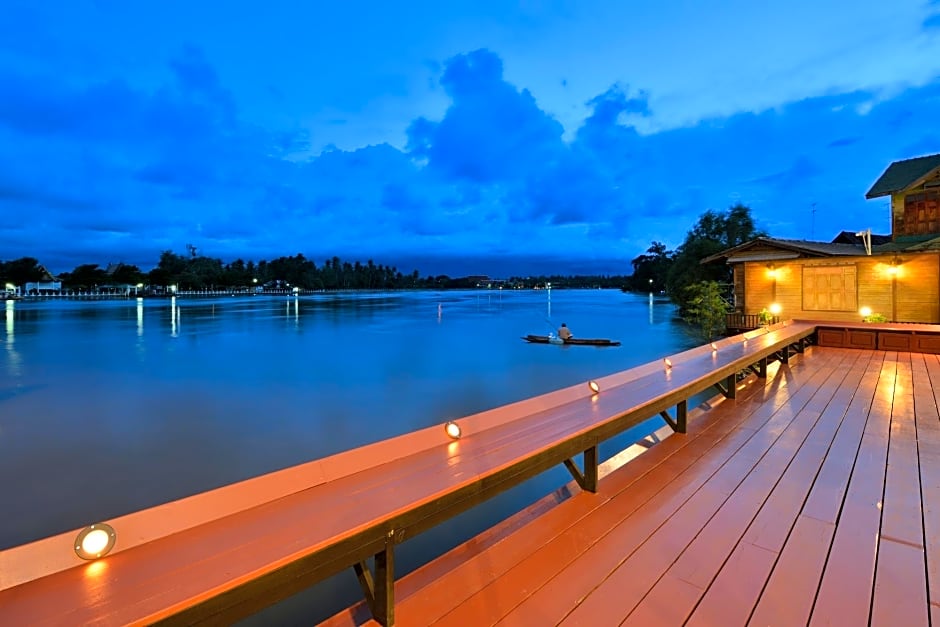 Amphawa Riverfront Hotel
