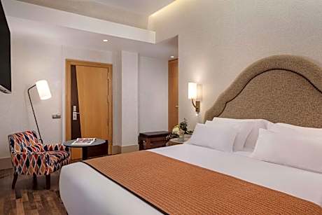 Superior Interior Room
