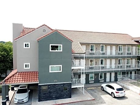 Village Motor Inn