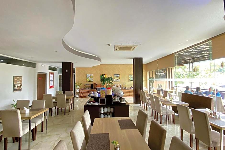 Front One Hotel Airport Solo